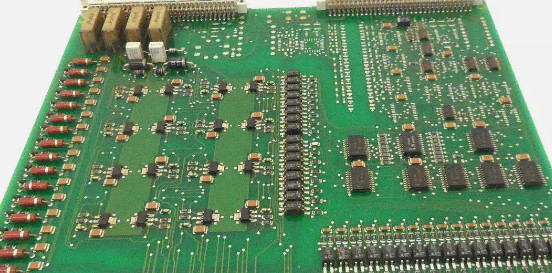 ABB 8IAB03 GJR2392500R1210 Μονάδα εξόδου Δυαδική 16 κανάλια με 1 DO για 24 V, 100 mA