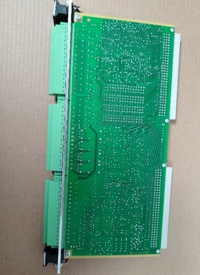 Η κάρτα I/O IOC4T 200-560-000-114 λειτουργεί ως διεπαφή σήματος για την προστασία μηχανών και την παρακολούθηση της βασικής κατάστασης