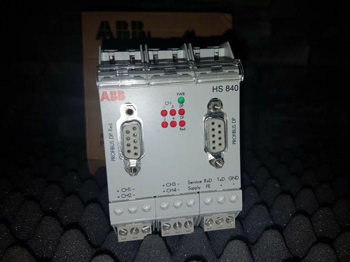 Συσκευή 4 σύνδεσης HS840 ABB PROFIBUS επικεφαλής σταθμός καναλιών με τα ανταλλακτικά 3BDH000307R0101 PLC πλεονασμού